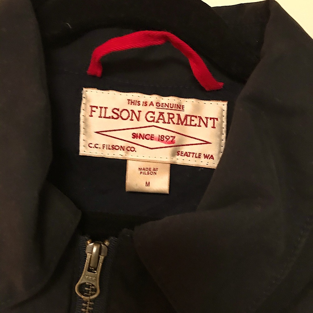 Filson Jacket in Navy blue.